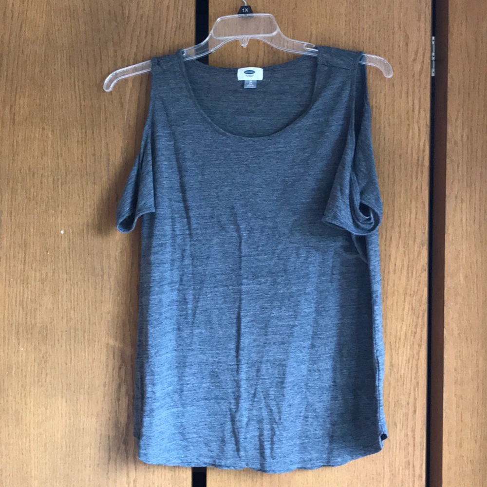 grey t-shirt